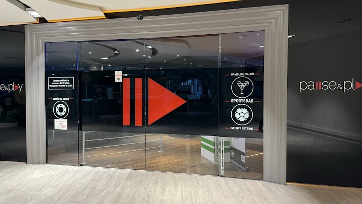 Salón de juego & Sports Bar Pause&Play