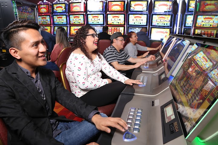 Hollywood Entertainment Casino (Valle Alto)