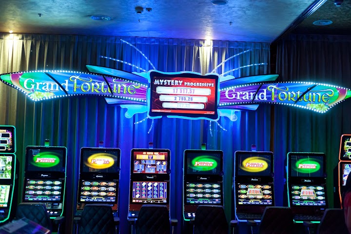 Metropolis Roulette & Slots