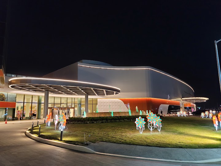 Royce Hotel and Casino